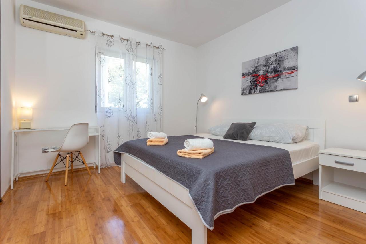 Apartment Tasina Хвар Экстерьер фото