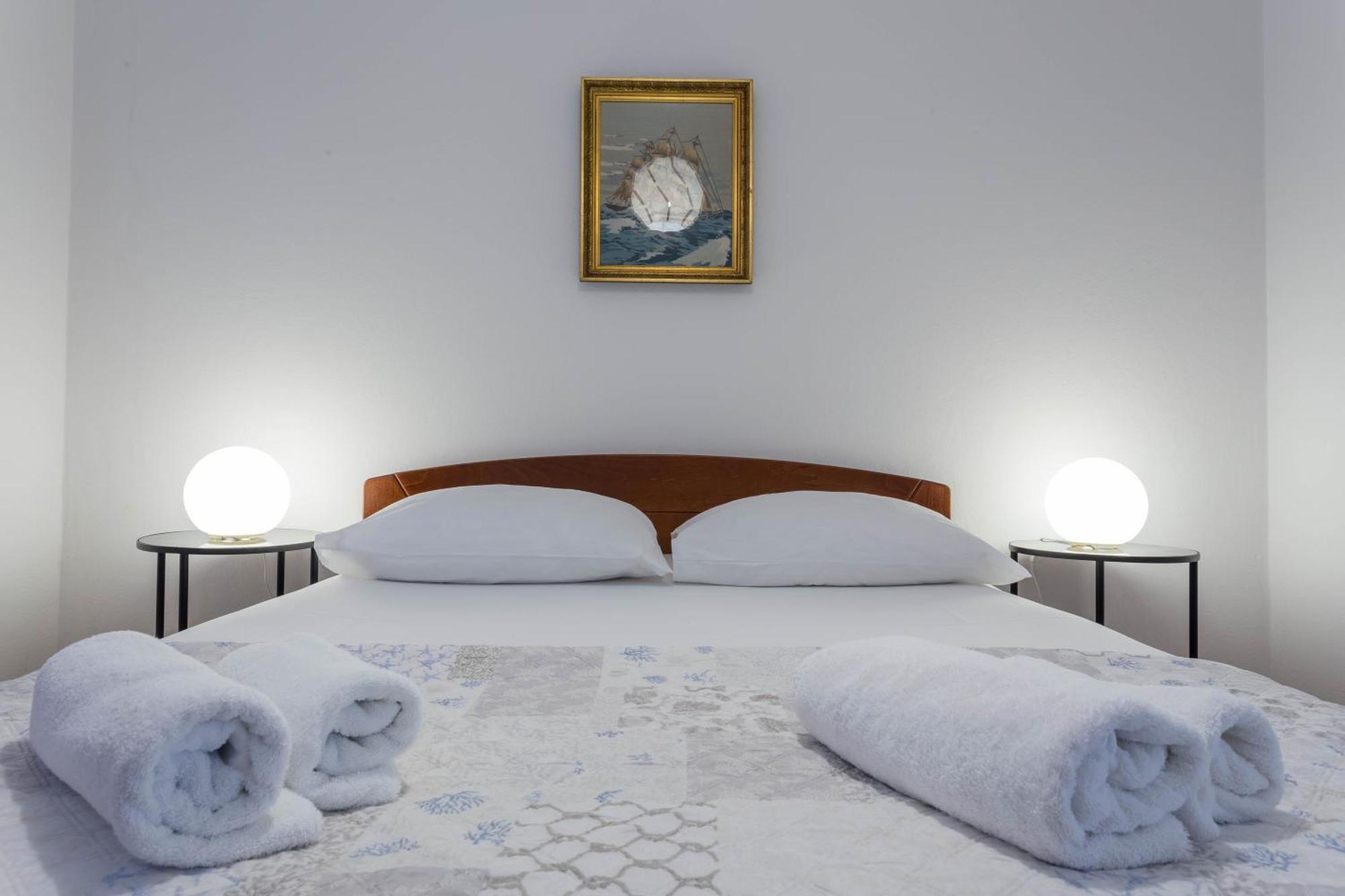 Apartment Tasina Хвар Экстерьер фото